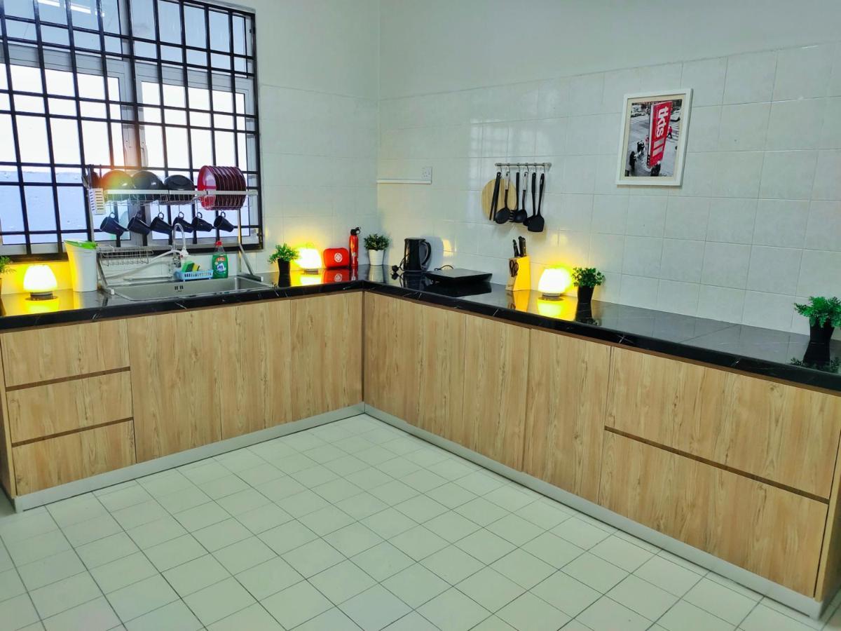 Semi-Detached, Up To 21 Pax, 4 Bedrooms, 3 Bathrooms, 4 Car Parks By Star Home Bayan Lepas Exterior foto