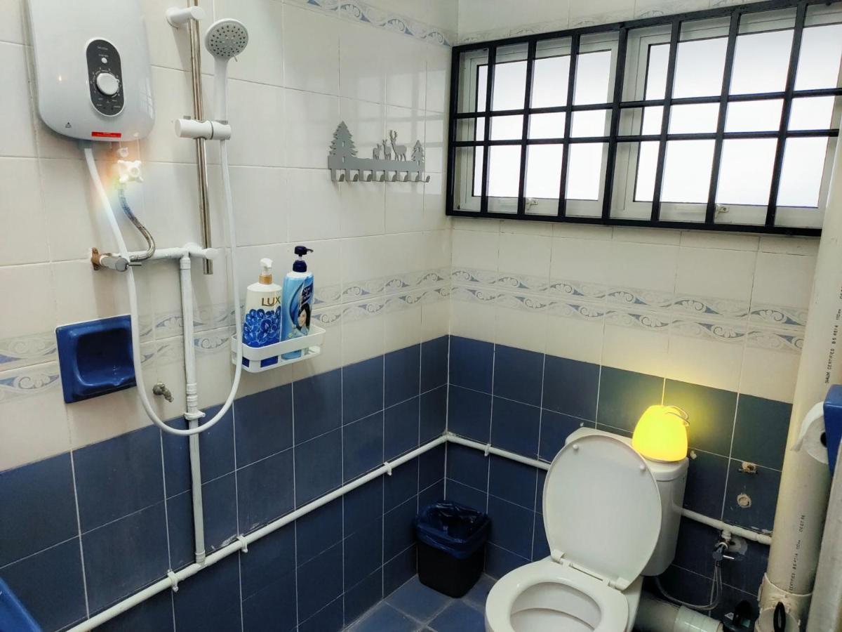 Semi-Detached, Up To 21 Pax, 4 Bedrooms, 3 Bathrooms, 4 Car Parks By Star Home Bayan Lepas Exterior foto